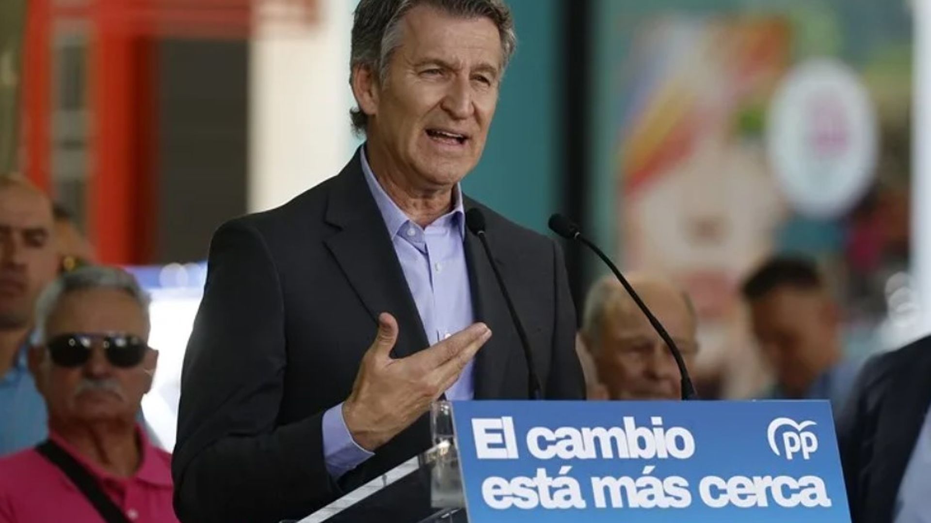 Feijóo dice que hará todo lo posible para cambiar el Gobierno en un acto en Madrid.
