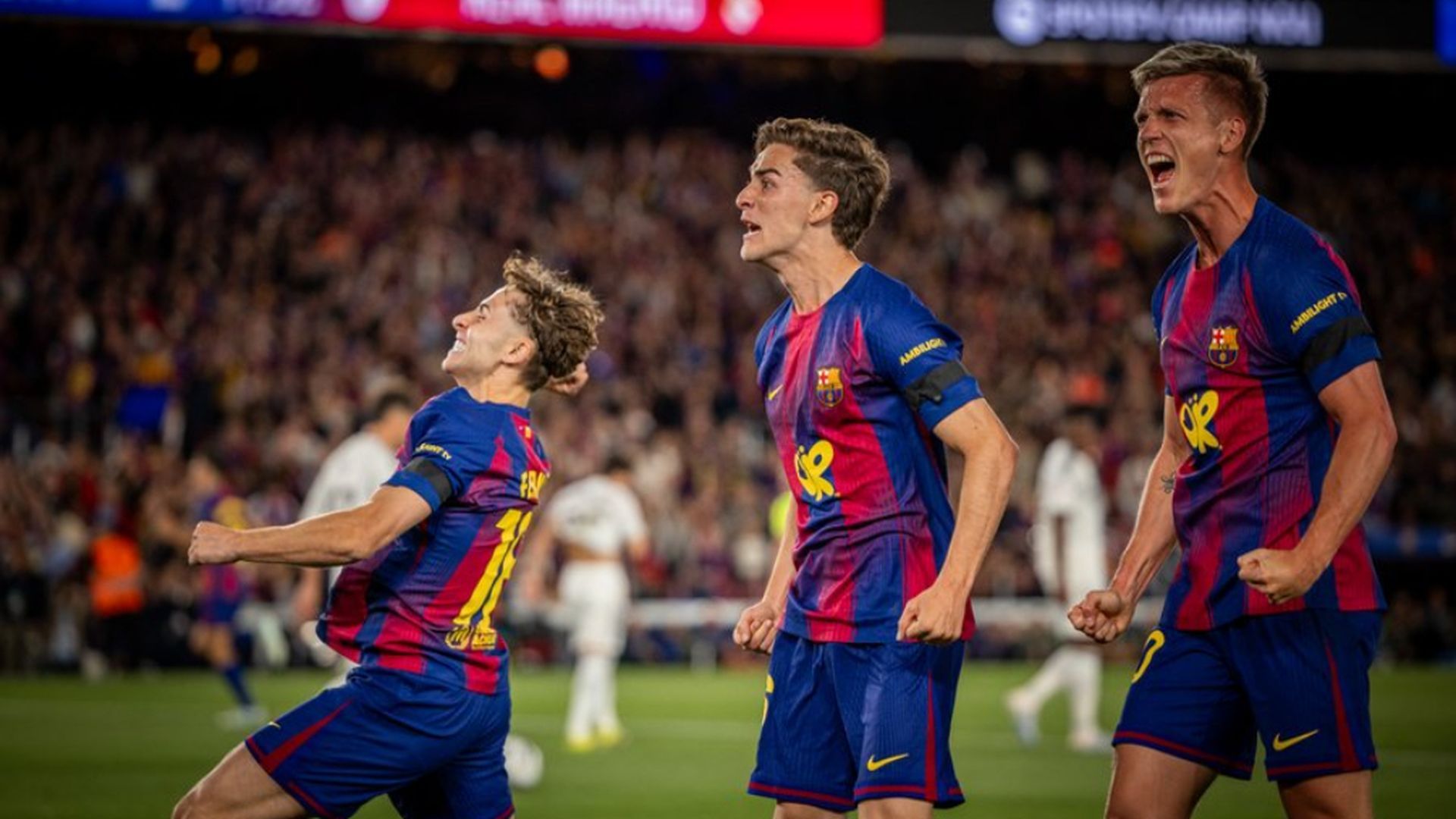 Fermín, Gavi y Dani Olmo, en el Camp Nou