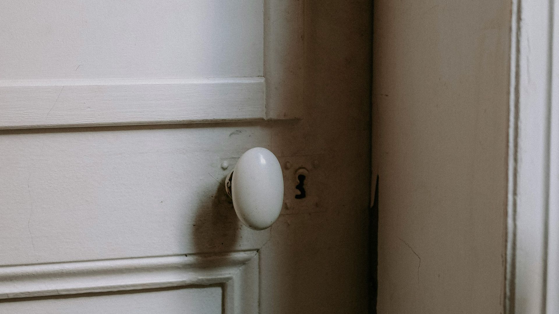 Imagen de archivo de la puerta de una vivienda: el crimen de Càlig sacudió España