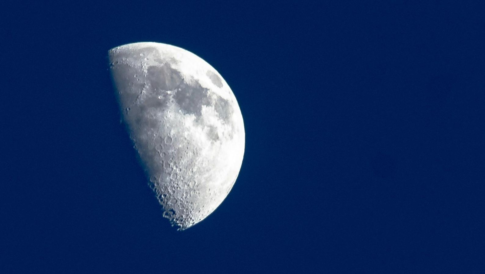 Imagen de un ciclo lunar en Luna Azul