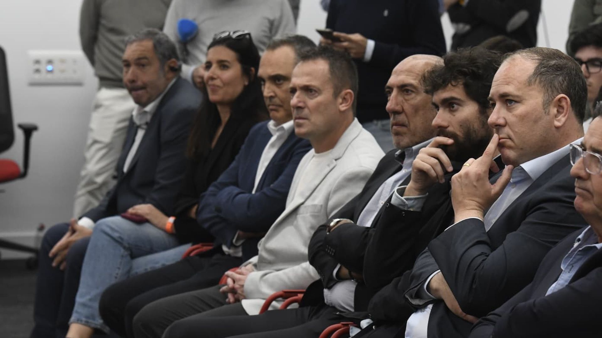 José Ignacio Navarro, junto al staff de García Plaza en la presentación del técnico José Ignacio Navarro, junto al staff de García Plaza en la presentación del técnico