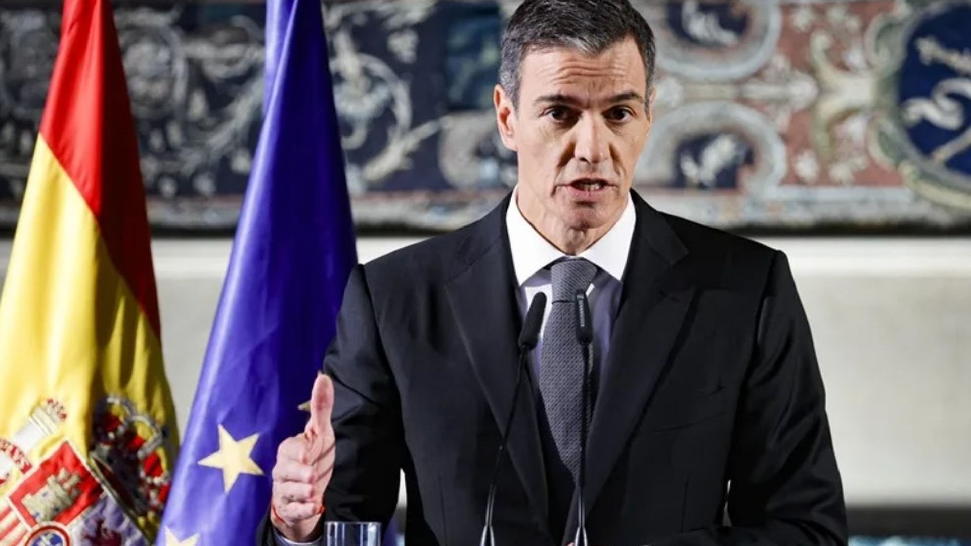 El presidente del Gobierno se encierra en La Moncloa el primer día del juicio a su hermano David Sánchez