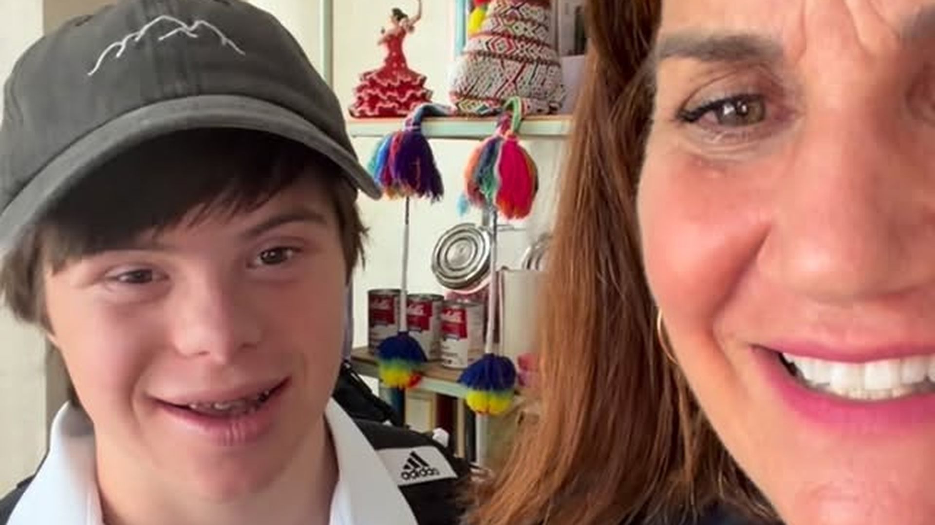 Samantha Vallejo-Nágera y su hijo Roscón