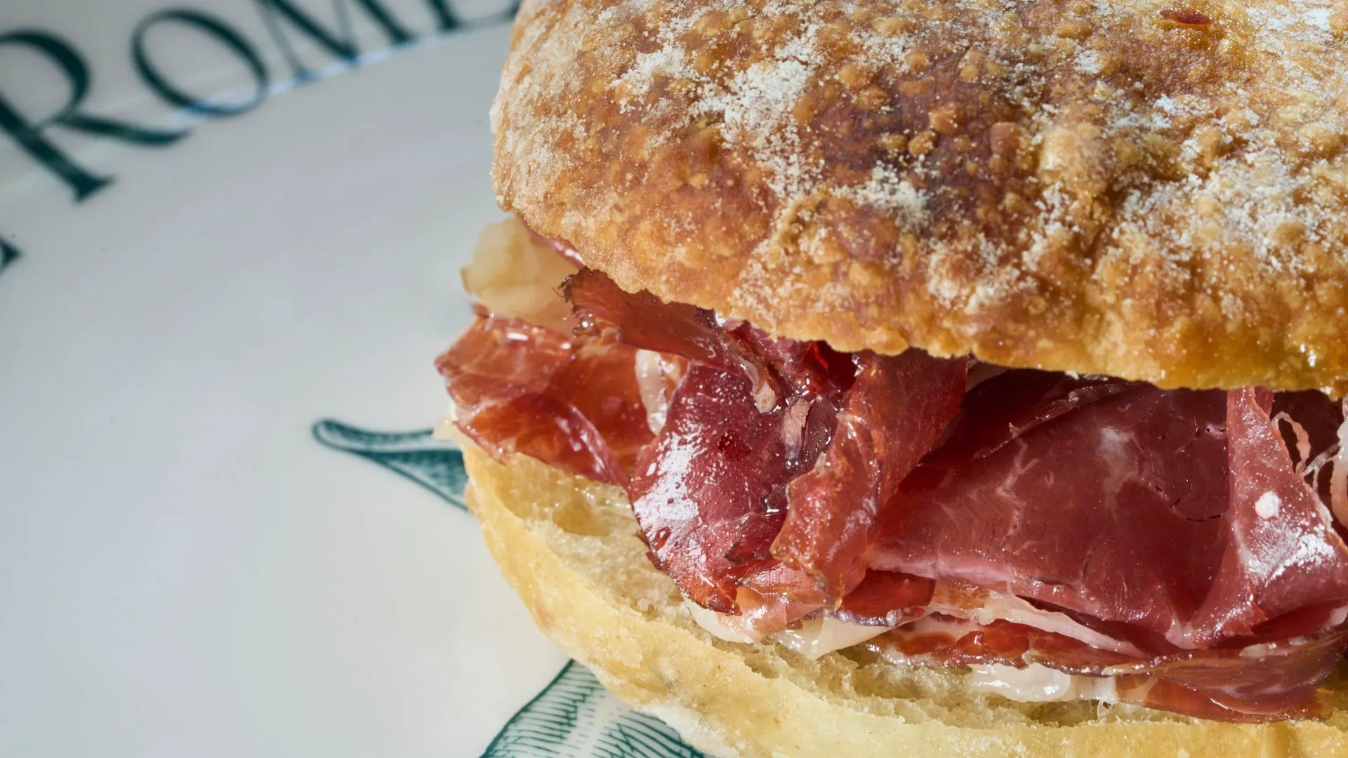 Los bocadillos del panadero John Torres no tienen rival en la zona