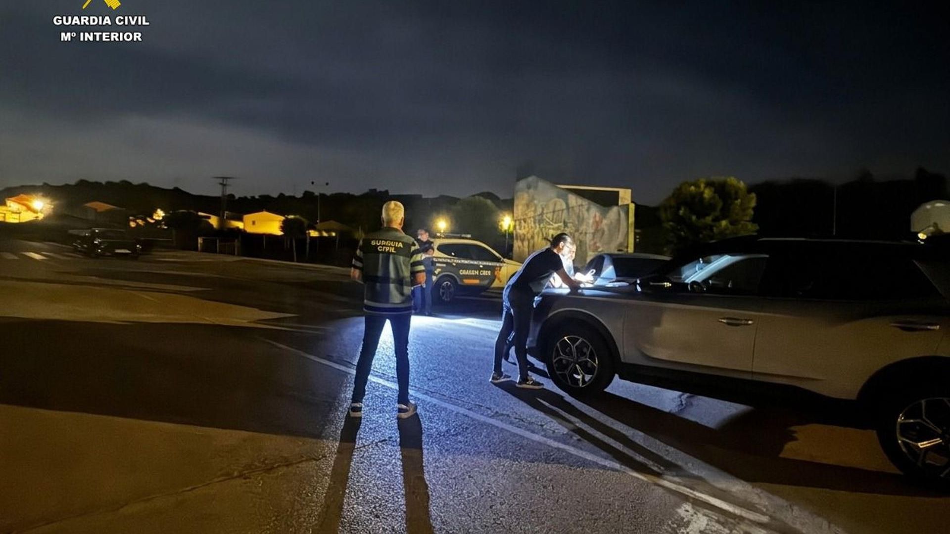 Un hombre es detenido como autor de la muerte a golpes de un joven de 26 años en Fuenmayor, Logroño: una mujer también ha sido trasladada al hospital Un hombre es detenido como autor de la muerte a golpes de un joven de 26 años en Fuenmayor, Logroño: una mujer también ha sido trasladada al hospital