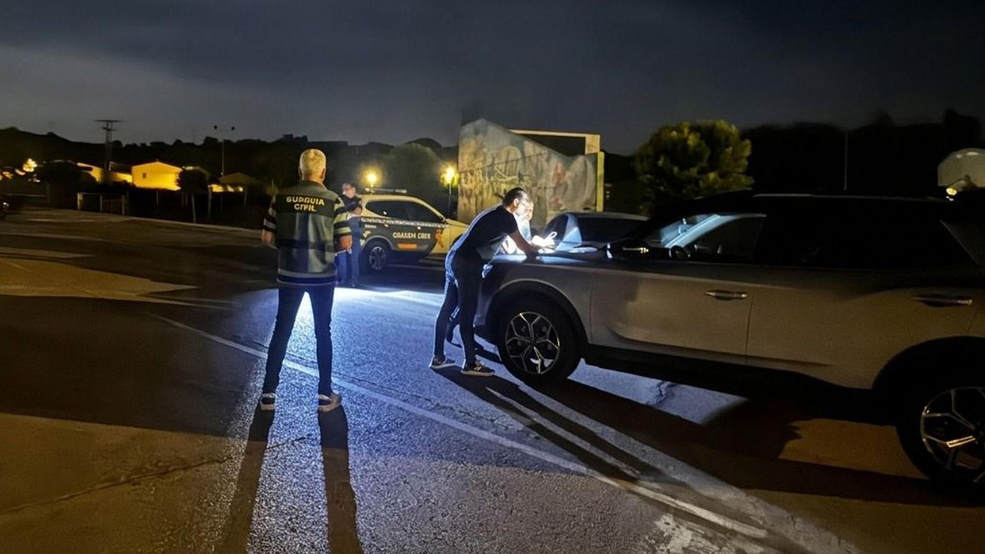 Un hombre es detenido como autor de la muerte a golpes de un joven de 26 años en Fuenmayor, Logroño: una mujer también ha sido trasladada al hospital Un hombre es detenido como autor de la muerte a golpes de un joven de 26 años en Fuenmayor, Logroño: una mujer también ha sido trasladada al hospital