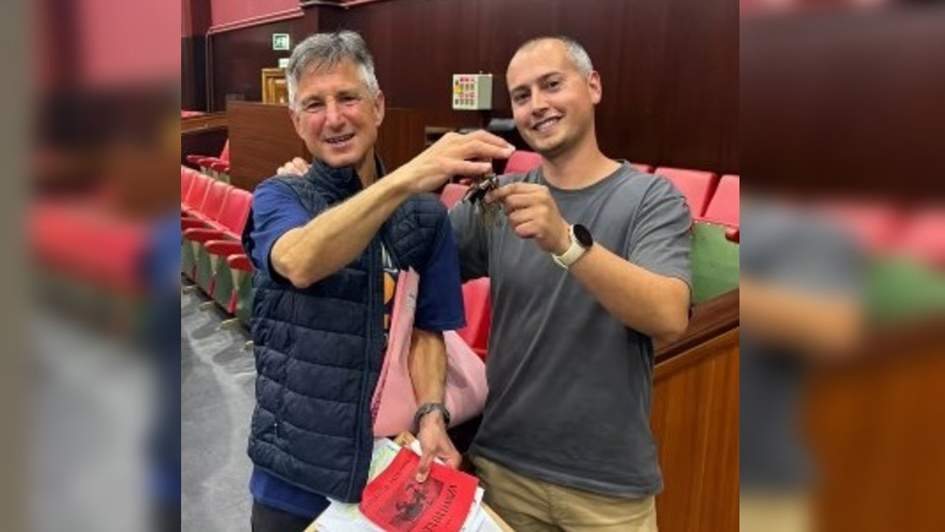 Xaime se despidió después de 42 años como profesor y entrenador del colegio La Salle de Santiago Xaime se despidió después de 42 años como profesor y entrenador del colegio La Salle de Santiago
