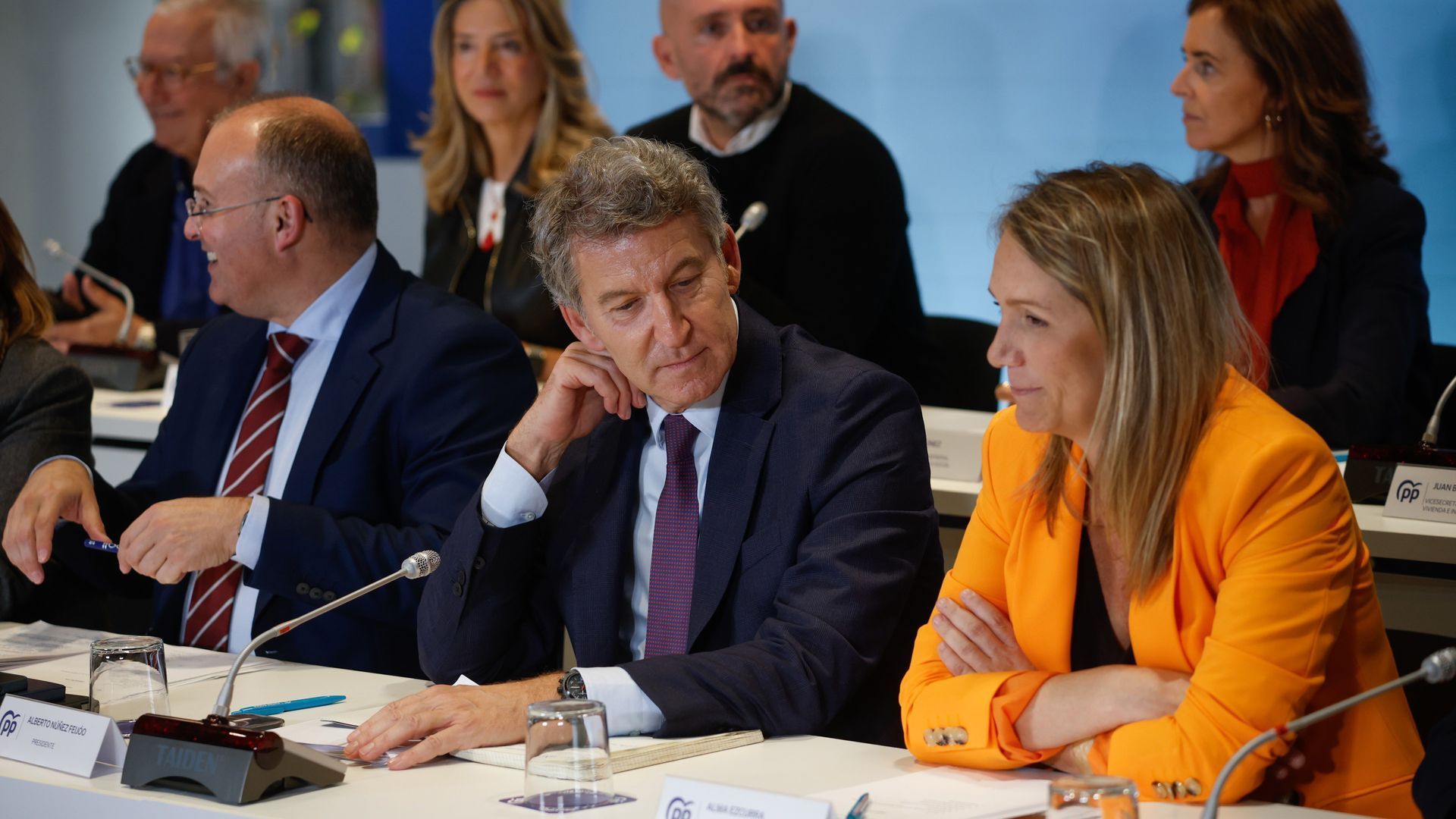 Archivo - (I-D) El secretario general del PP, Miguel Tellado; el presidente del Partido Popular, Alberto Núñez Feijóo, y la vicesecretaria de Coordinación Sectorial del PP, Alma Ezcurra, durante el Comité Ejecutivo Nacional del partido, en la sede nacion Archivo - (I-D) El secretario general del PP, Miguel Tellado; el presidente del Partido Popular, Alberto Núñez Feijóo, y la vicesecretaria de Coordinación Sectorial del PP, Alma Ezcurra, durante el Comité Ejecutivo Nacional del partido, en la sede nacion