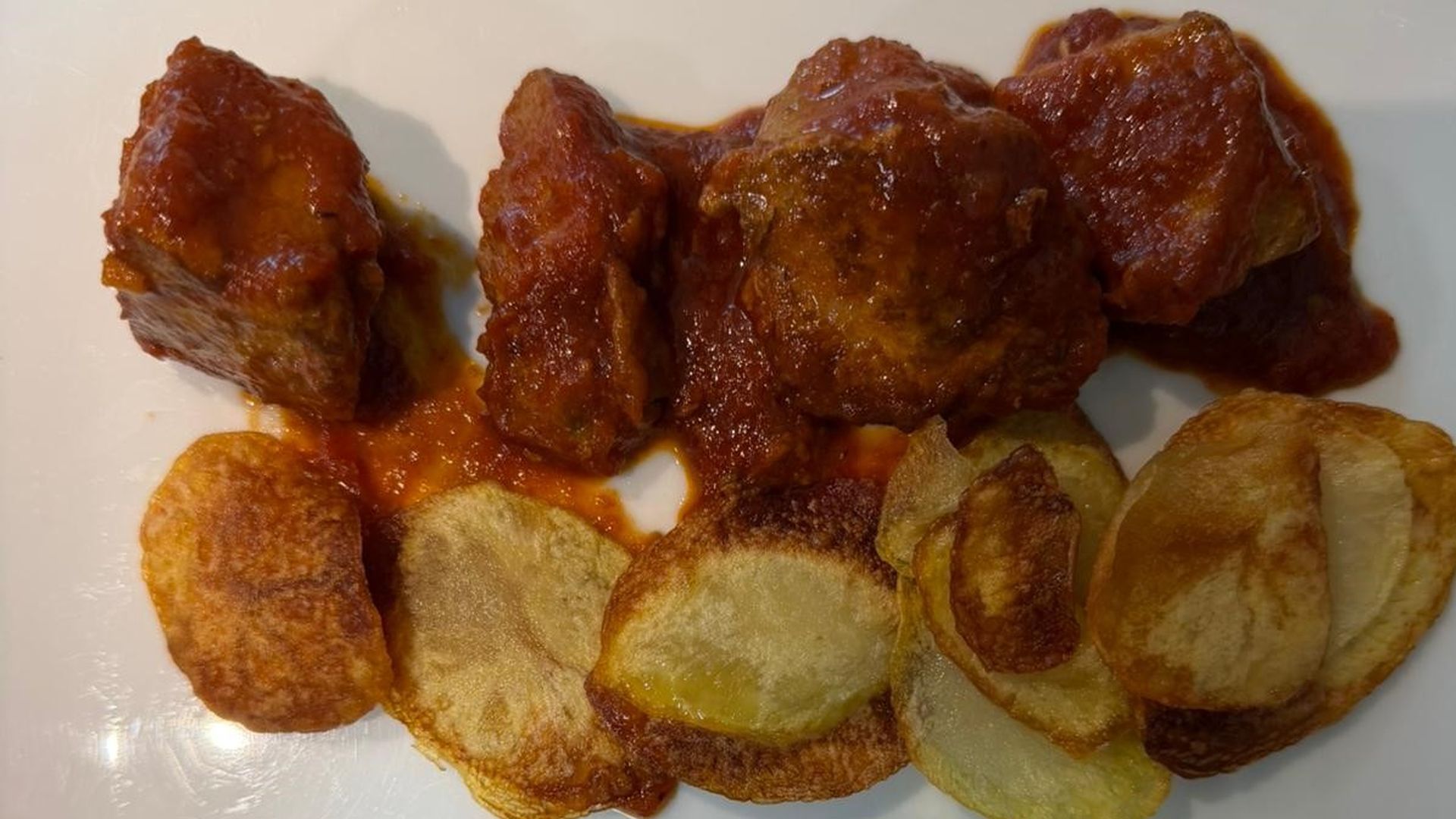 Atún con tomate, plato de la casa
