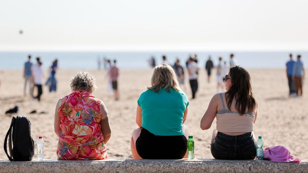 Continúa el calor con temperaturas tropicales: termómetros elevados y tregua en el litoral cantábrico
