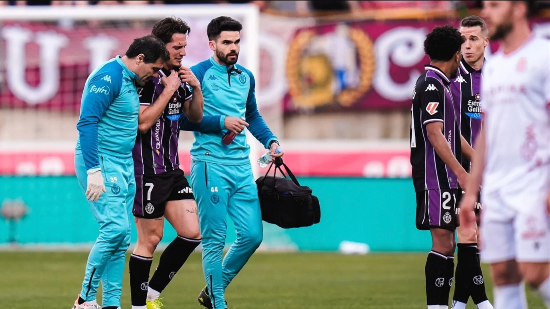 Canós se reitra lesionado. ElDesmarque Canós se reitra lesionado. ElDesmarque