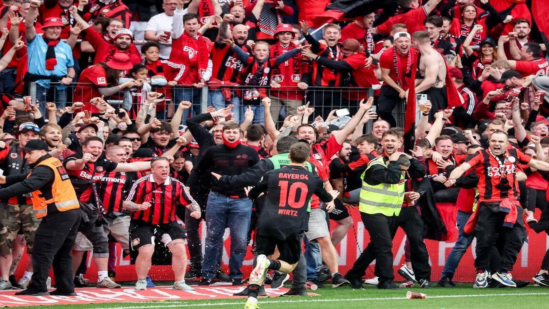 El Leverkusen celebra la Bundesliga lograda hace dos años El Leverkusen celebra la Bundesliga lograda hace dos años