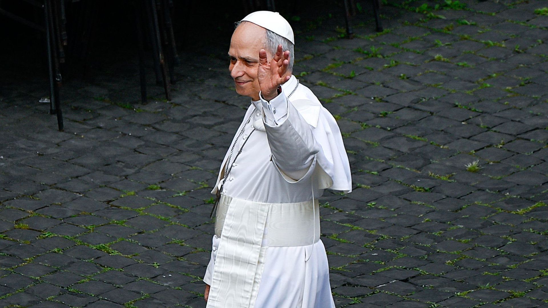 El papa León XIV saluda a los fieles antes de la oración del Regina Coeli El papa León XIV saluda a los fieles antes de la oración del Regina Coeli