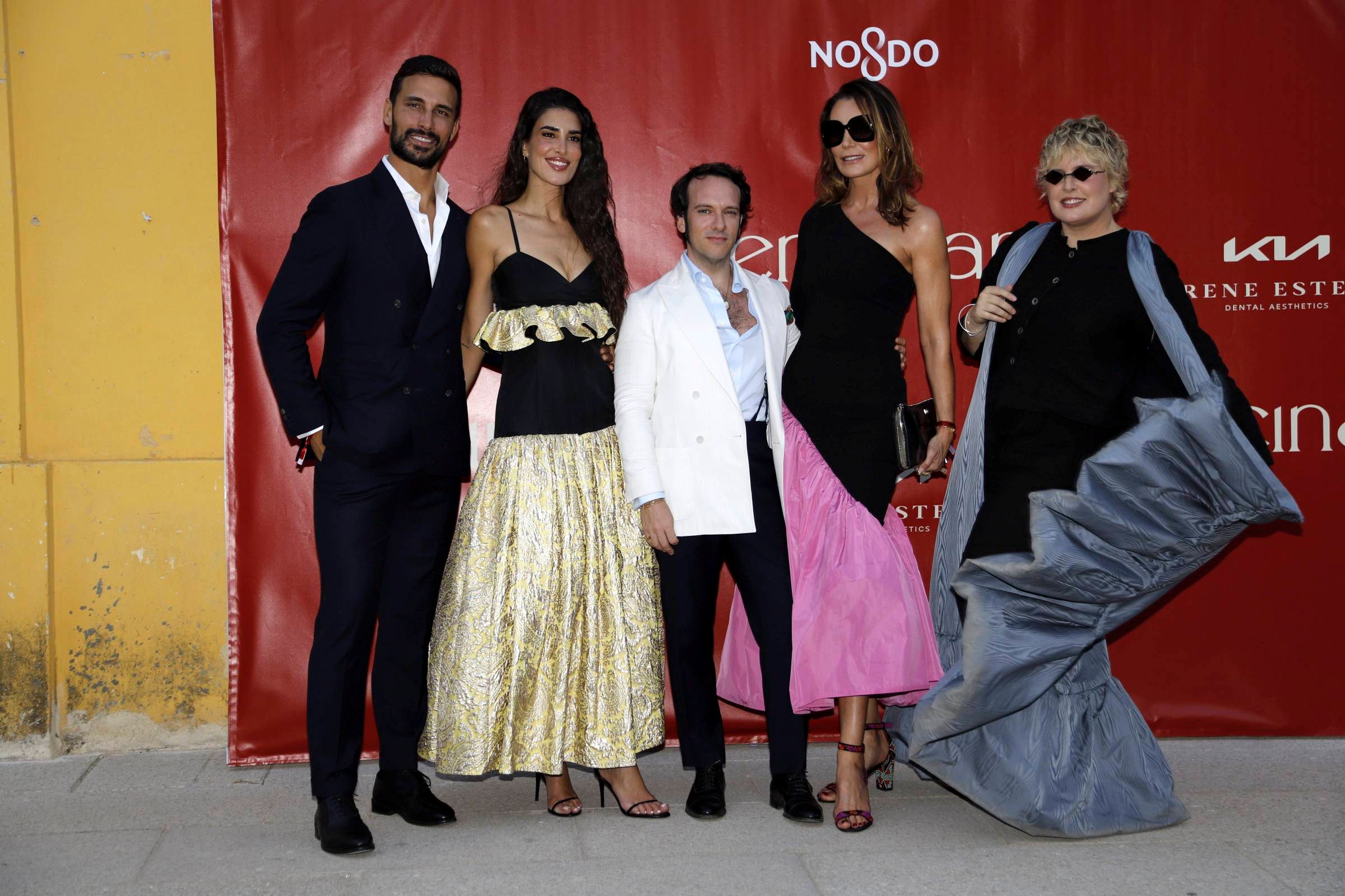Fabio Encinar con Jaime Astrain, Lidia Torrent, Mar Flores y Tania Llasera