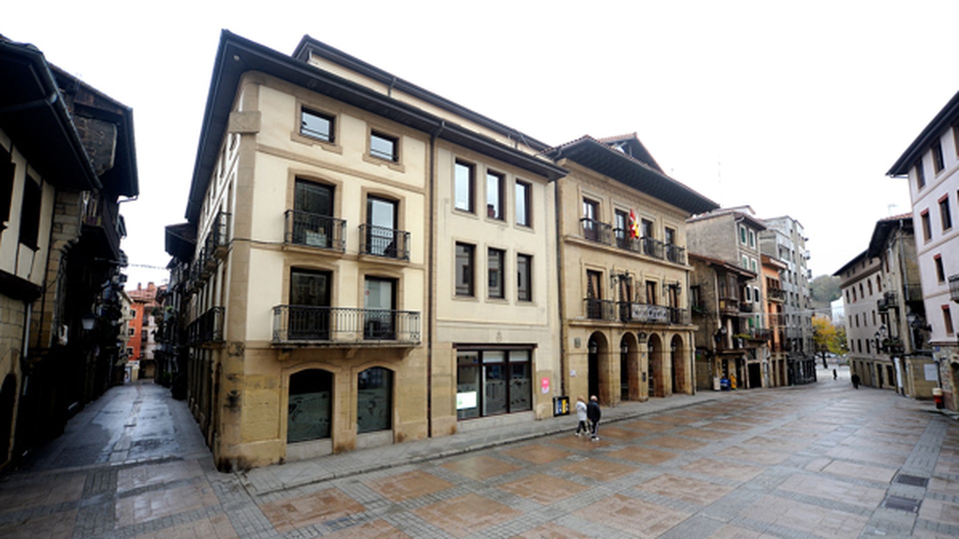 La oposición exige explicaciones al Ayuntamiento sobre su gestión en ambos casos La oposición exige explicaciones al Ayuntamiento sobre su gestión en ambos casos