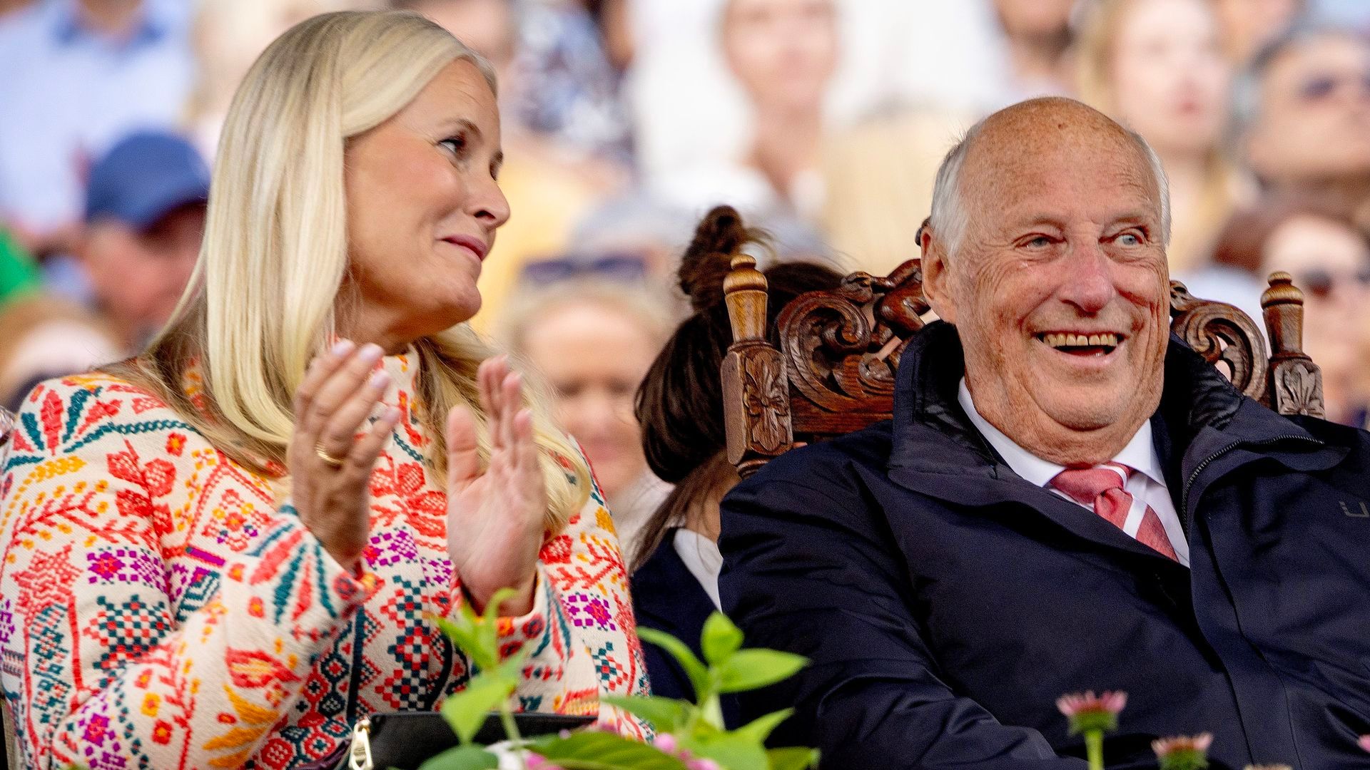 La princesa Mette-Marit y el rey Harald de Noruega en una imagen de archivo