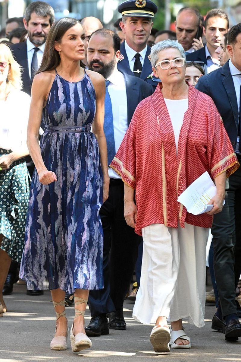 La reina Letizia y Eva Orúe, en la Feria del Libro de Madrid