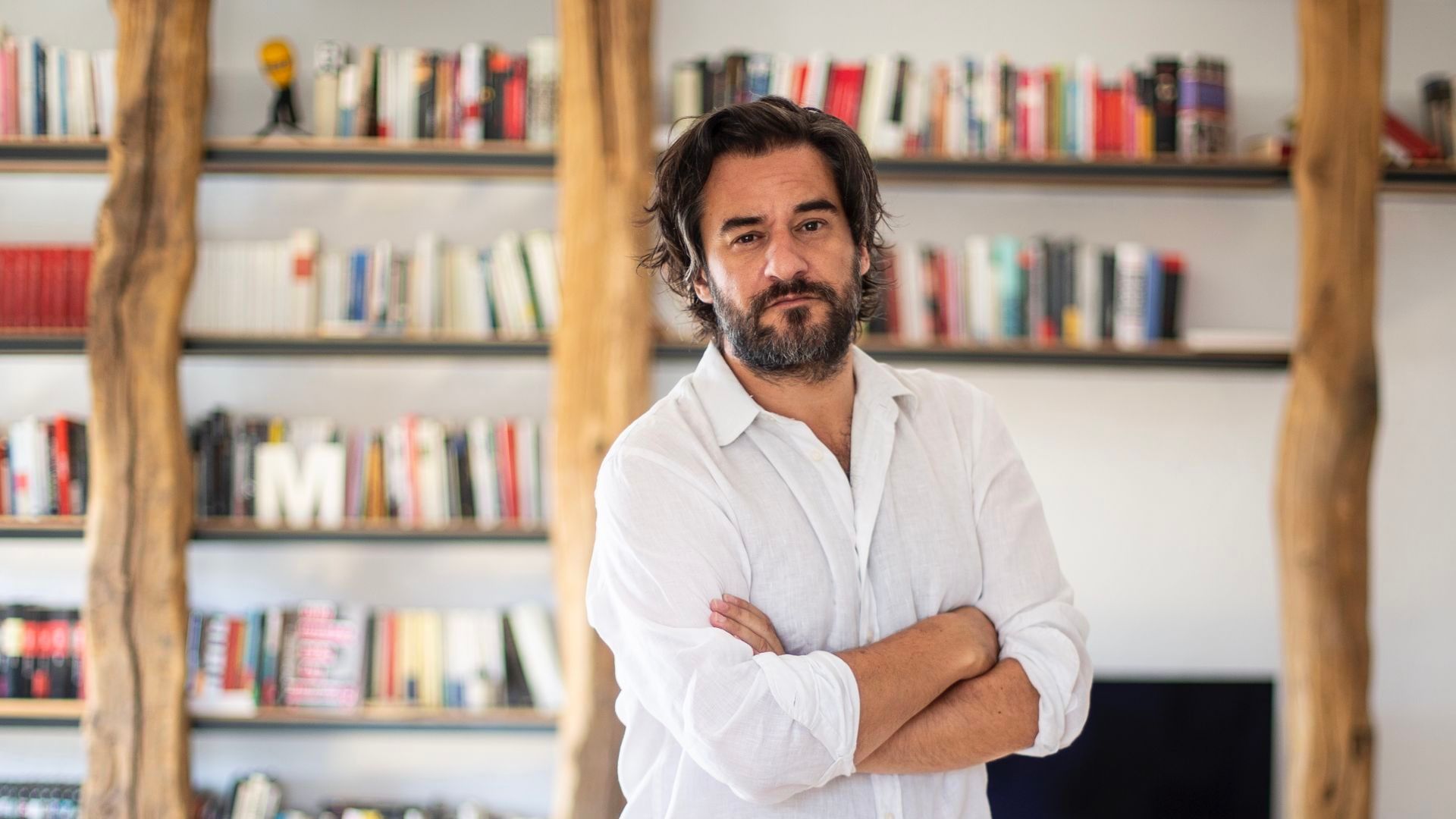 "Las familias felices existen, pero no suelen ser material literario", dice Manuel Jabois