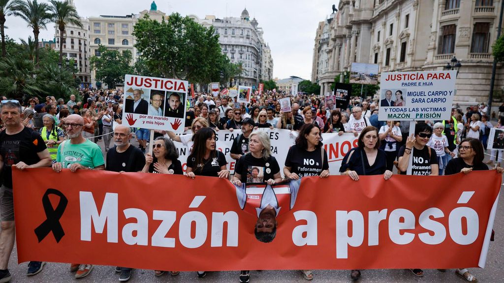 Los valencianos salen a la calle para exigir "el acta" de Carlos Mazón por su gestión en la DANA: "Seguimos sin saber la verdad"