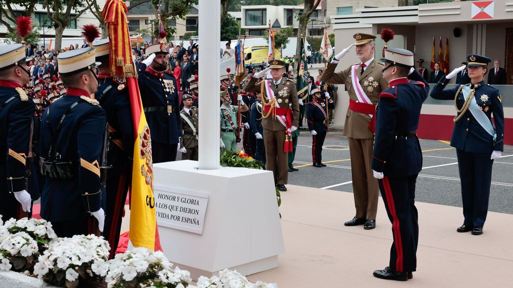 Qué ha pasado para que haya fallado el izado de bandera en el desfile: así solventó el incidente el rey Felipe VI