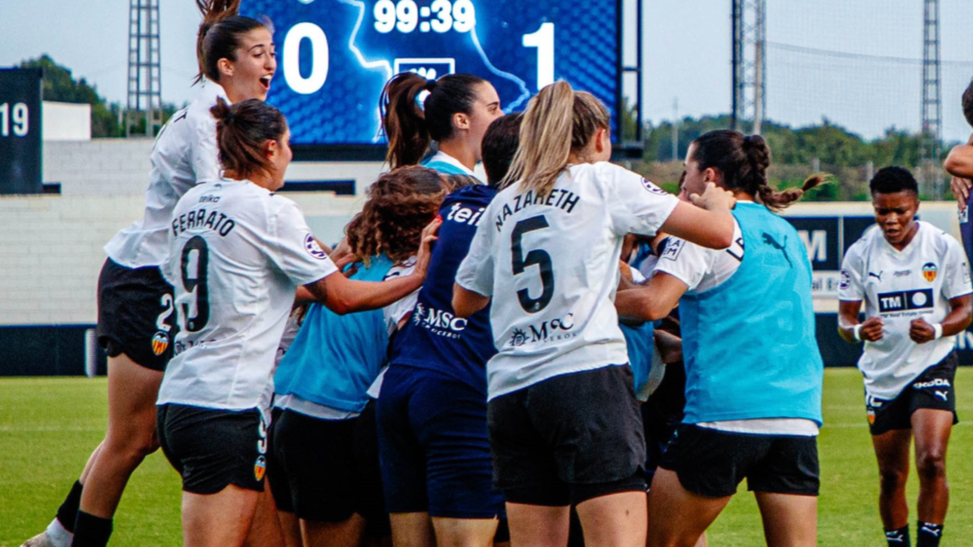 Un año después de estar en el infierno, el VCF Femenino vuelve a la élite marcando en el 99