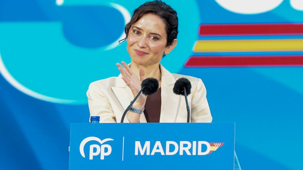 Ayuso acusa a Sánchez de liderar una "mafia de Estado" y le reprocha querer apropiarse de la visita del Papa