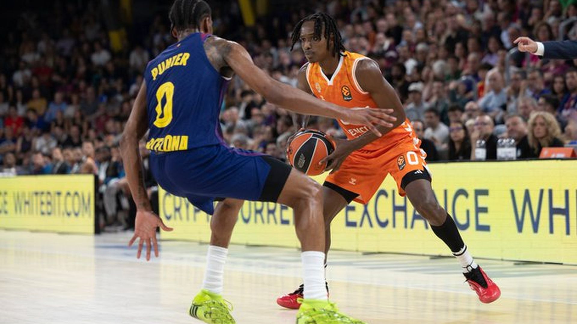El Valencia Basket desarbola al Barça en el Palau y será cabeza de serie en el 'play-off' (77-102) El Valencia Basket desarbola al Barça en el Palau y será cabeza de serie en el 'play-off' (77-102)