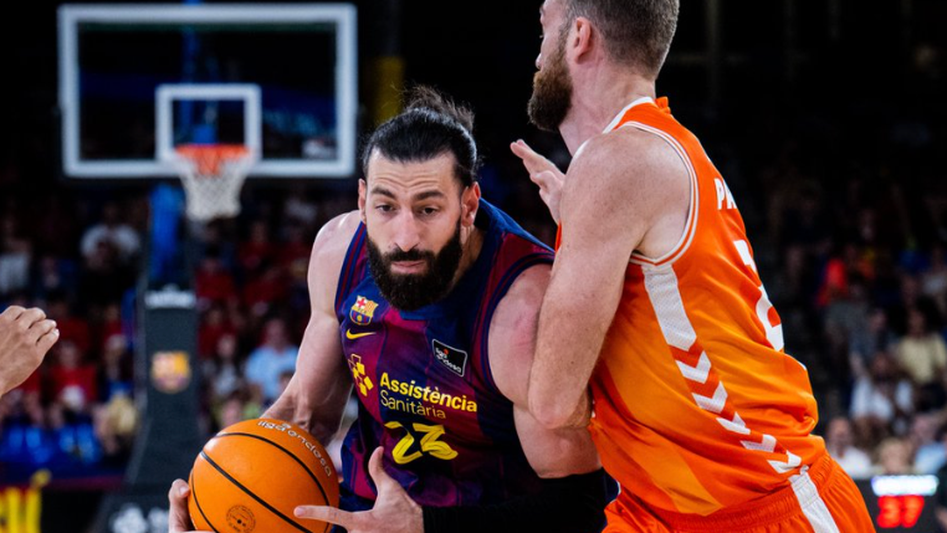 El Valencia Basket desarbola al Barça en el Palau y será cabeza de serie en el 'play-off' (77-102)