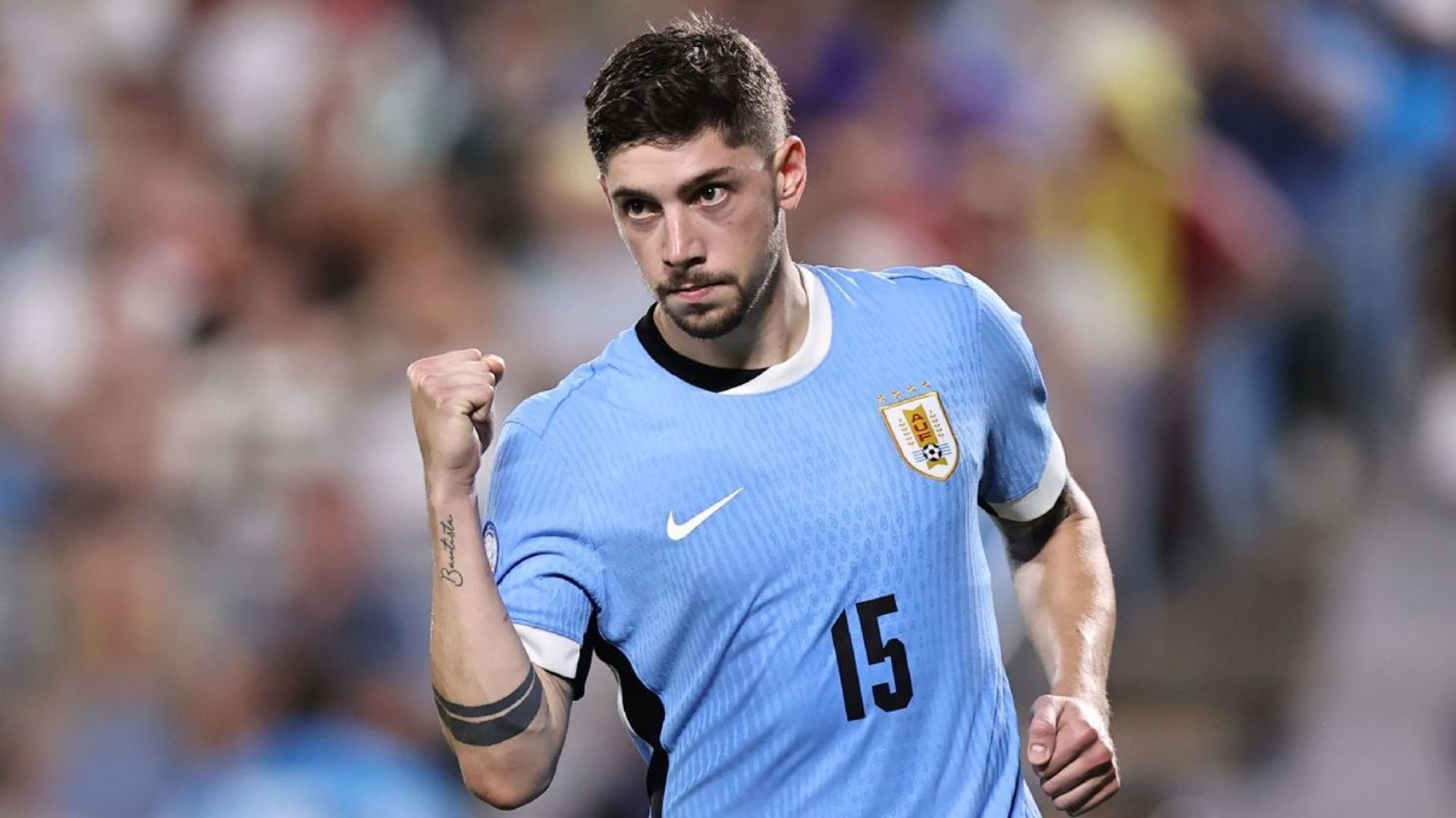 Fede Valverde celebra un gol con Uruguay