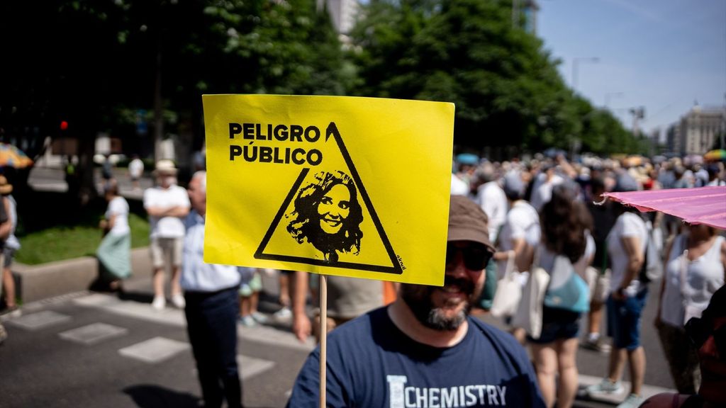 Miles de personas salen a la calle en Madrid en defensa de la Sanidad Pública y en contra del modelo privatizador: "Exigimos condiciones dignas"
