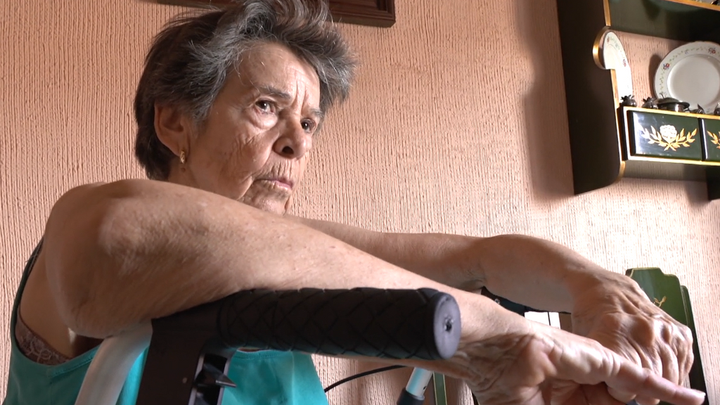 Maricarmen se enfrenta a su segundo desahucio en Madrid a sus 87 años: "O se arregla la vivienda o este país se va al garete"