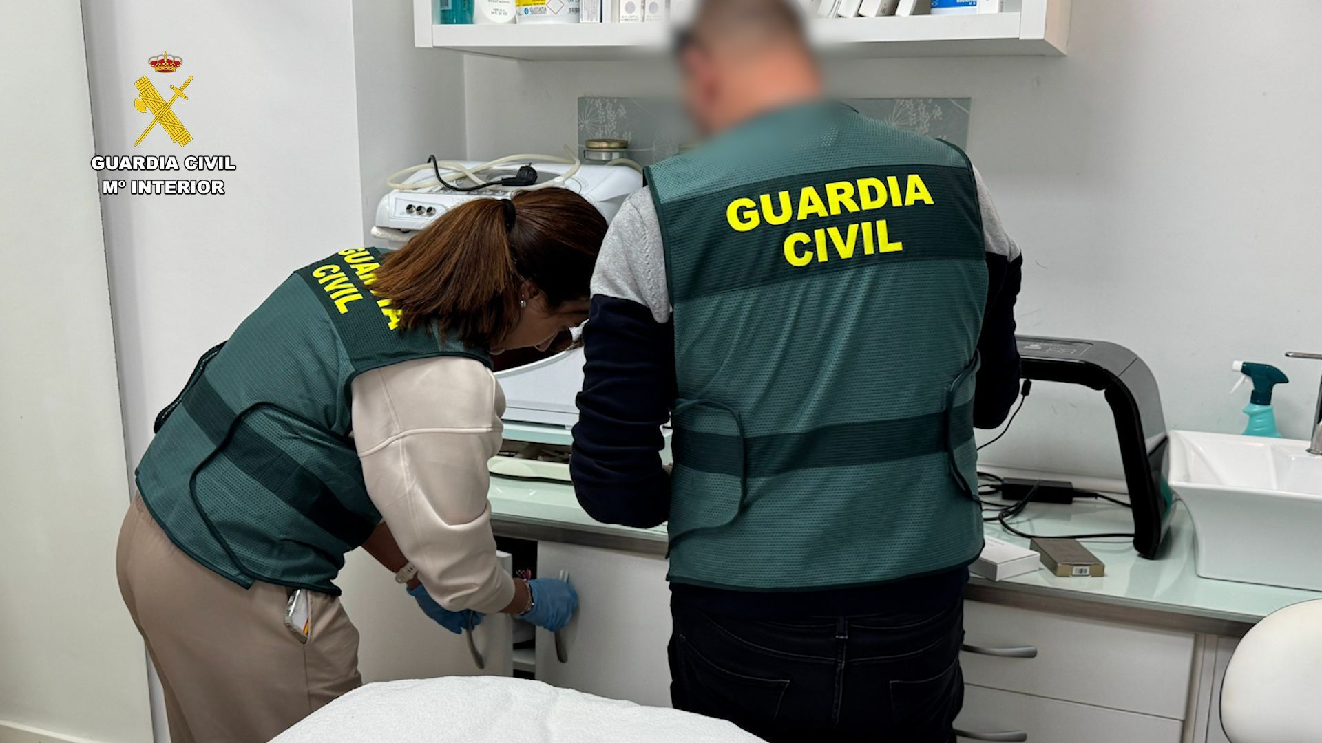 Registro en una de las clínicas de estética ilegales Registro en una de las clínicas de estética ilegales