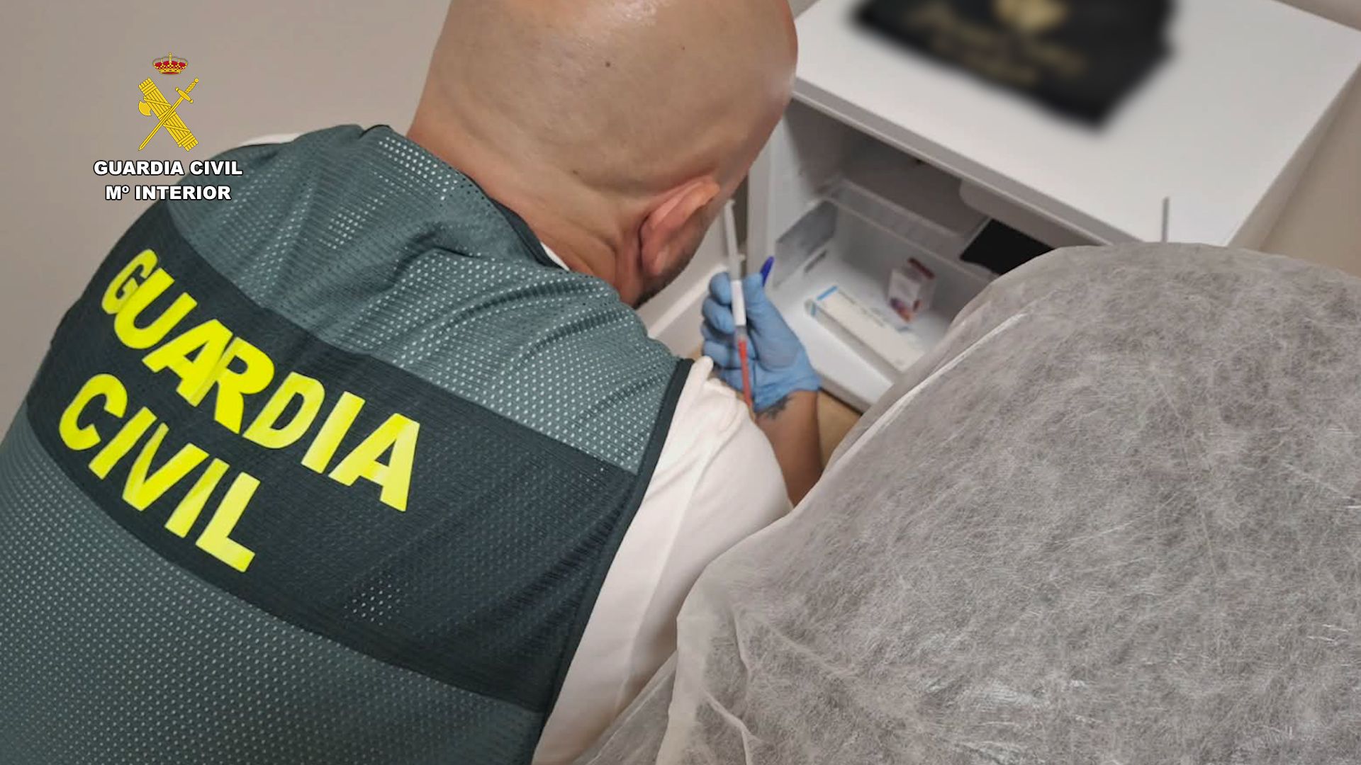 Uno de los productos sanitarios intervenidos en un registro a una clínica ilegal