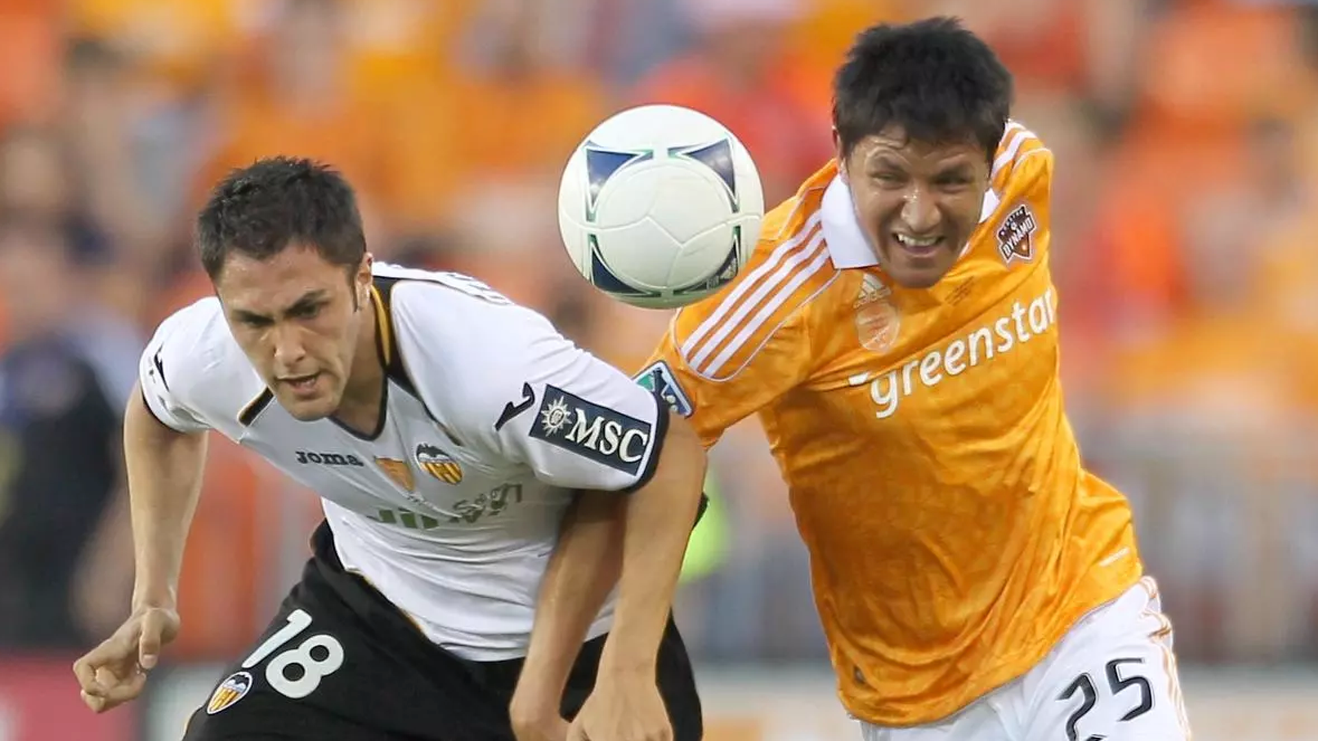 Víctor Ruiz, durante un partido amistoso de post temporada en Texas