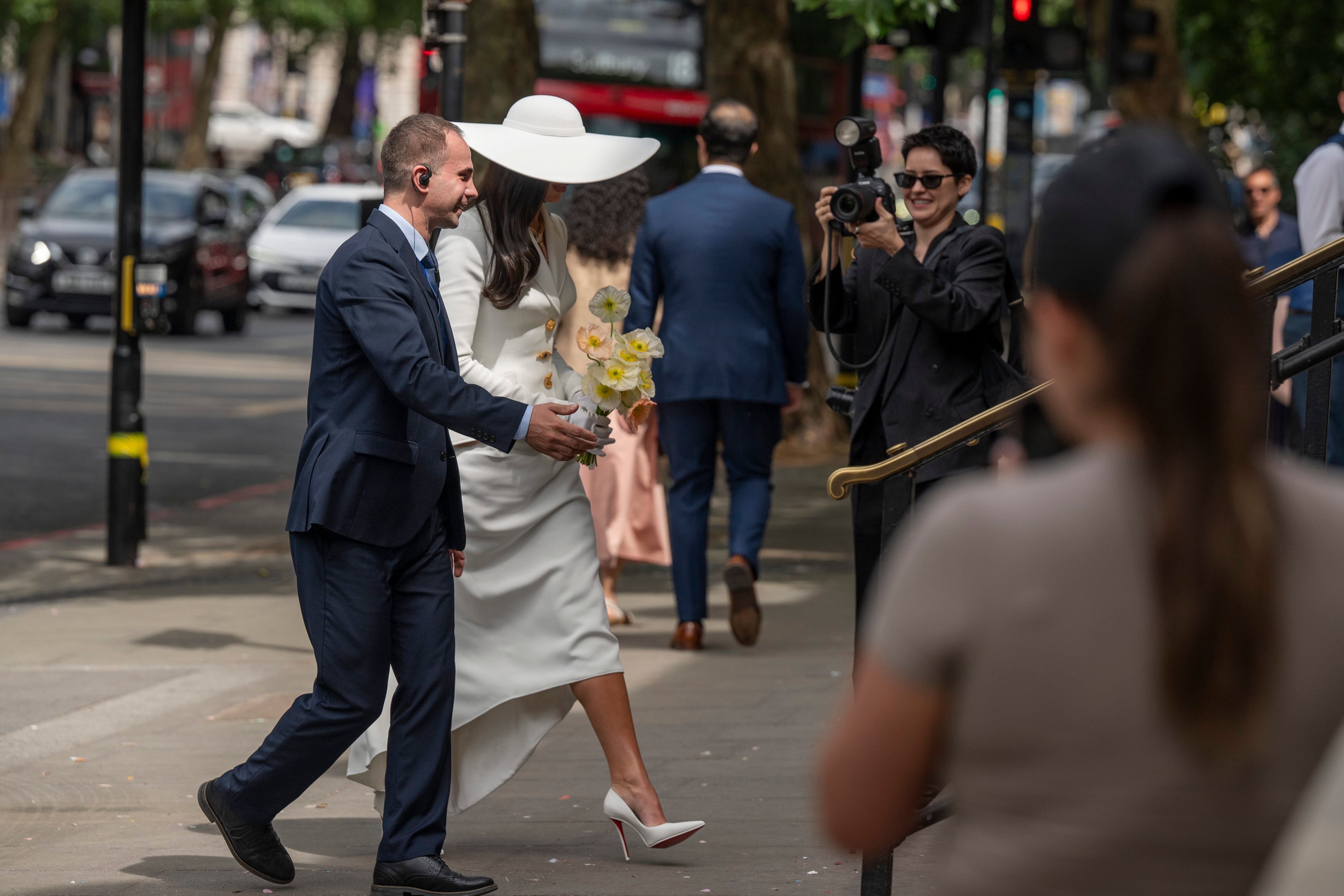 Look de Dua Lipa en su boda con Callum Turner