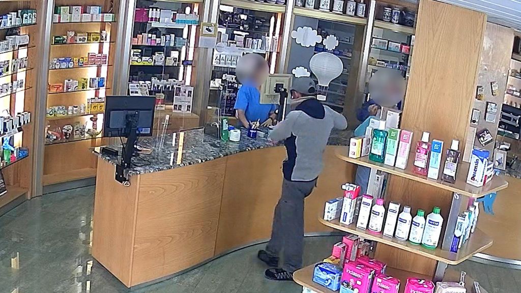 Atraca una farmacia amenazando a las empleadas con un cuchillo jamonero en Valencia