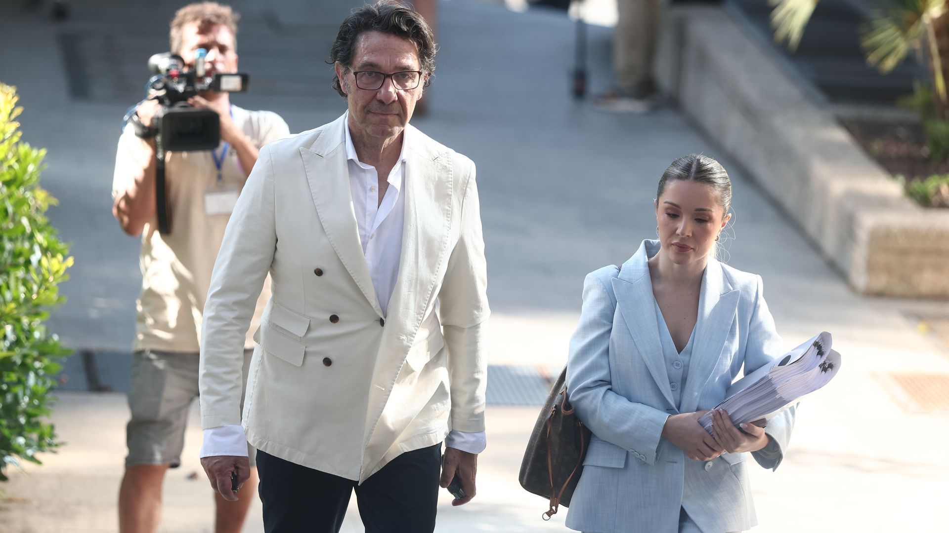 el-actor-luis-lorenzo-a-su-llegada-al-juicio-por-presunto-maltrato-y-estafa-a-la-tia-de-su-mujer-16_da39