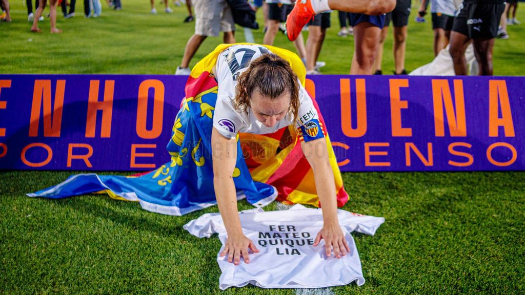 Celebración del ascenso del VCF Femenino dedicado a Fernando Martín