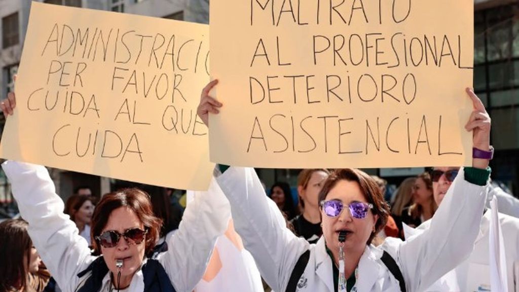 Médicos en pie de guerra en media España: renuncian a las peonadas ante el desinterés por aliviar la sobrecarga de trabajo