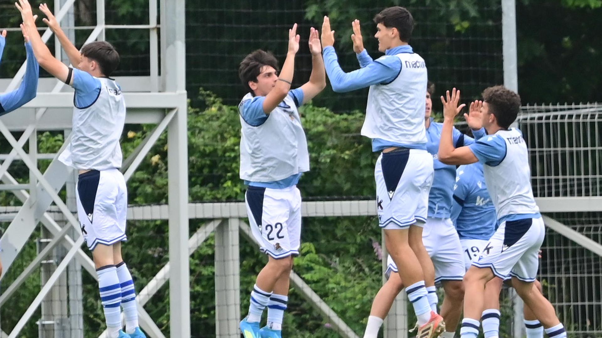 La Reao Sociedad B calienta antes de un partido La Reao Sociedad B calienta antes de un partido