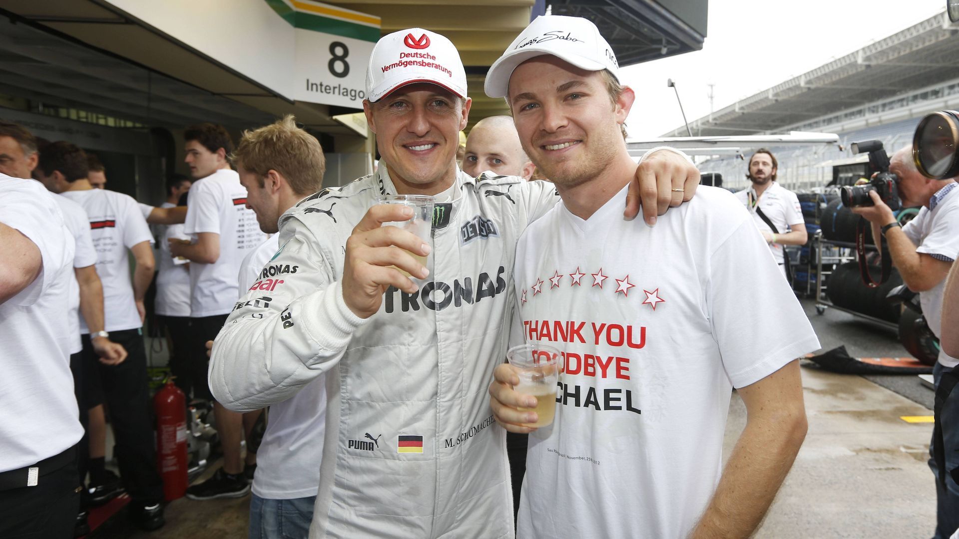 Michael Schumacher y Nico Rosberg en la despedida del primero al acabar la temporada 2012 Michael Schumacher y Nico Rosberg en la despedida del primero al acabar la temporada 2012