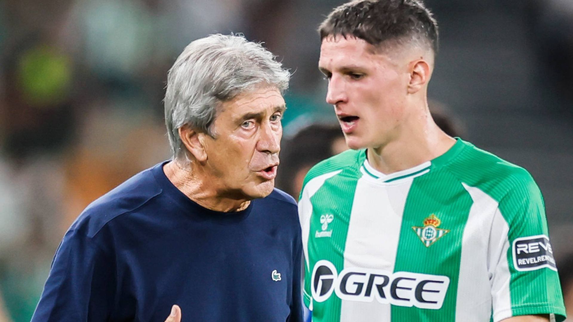 Pellegrini, dando instrucciones a Sergi Altimira Pellegrini, dando instrucciones a Sergi Altimira
