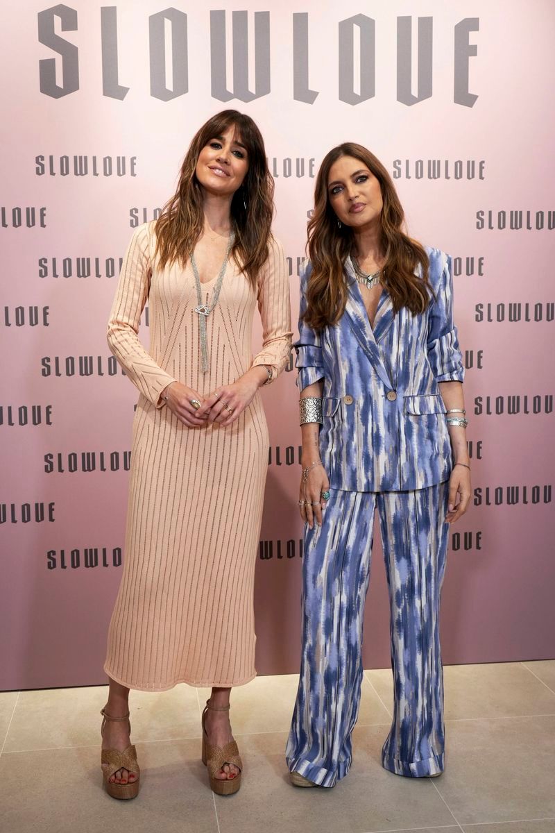 Sara Carbonero, junto a Isabel Jiménez en su reaparición pública en un acto de la firma de ambas, Slowlove