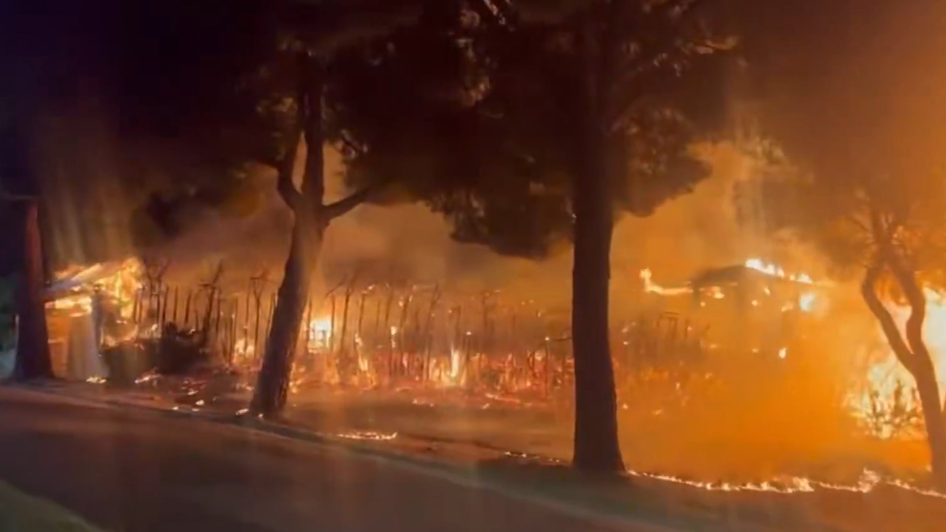 Apagan un incendio originado en Boadilla del Monte, Madrid Apagan un incendio originado en Boadilla del Monte, Madrid