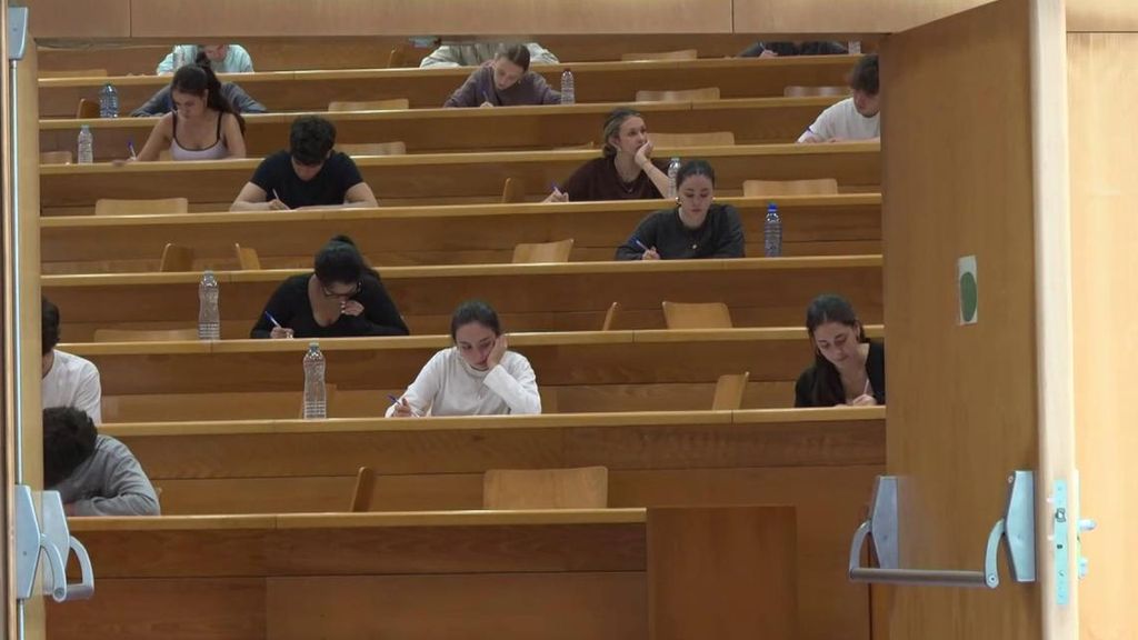 Arranca en 14 comunidades la PAU con sorpresas, dudas, pero menos nervios: así han sido los exámenes