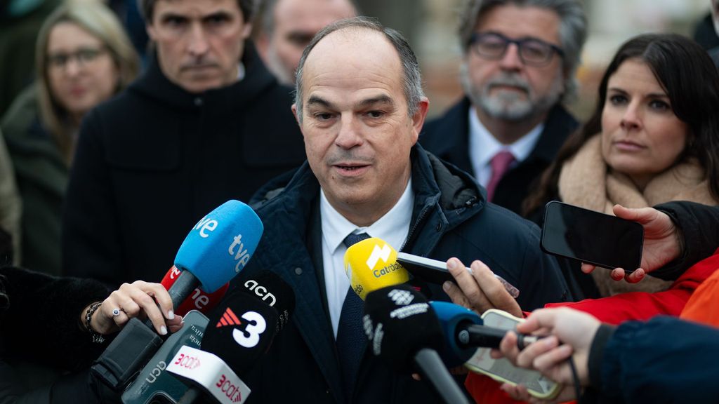 Feijóo sin apoyos para su moción de censura:  Junts lo manda a hablar con Puigdemont en Waterloo