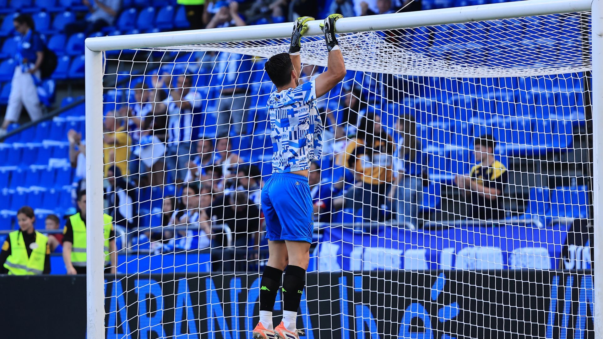 Germán Parreño calienta en Riazor Germán Parreño calienta en Riazor