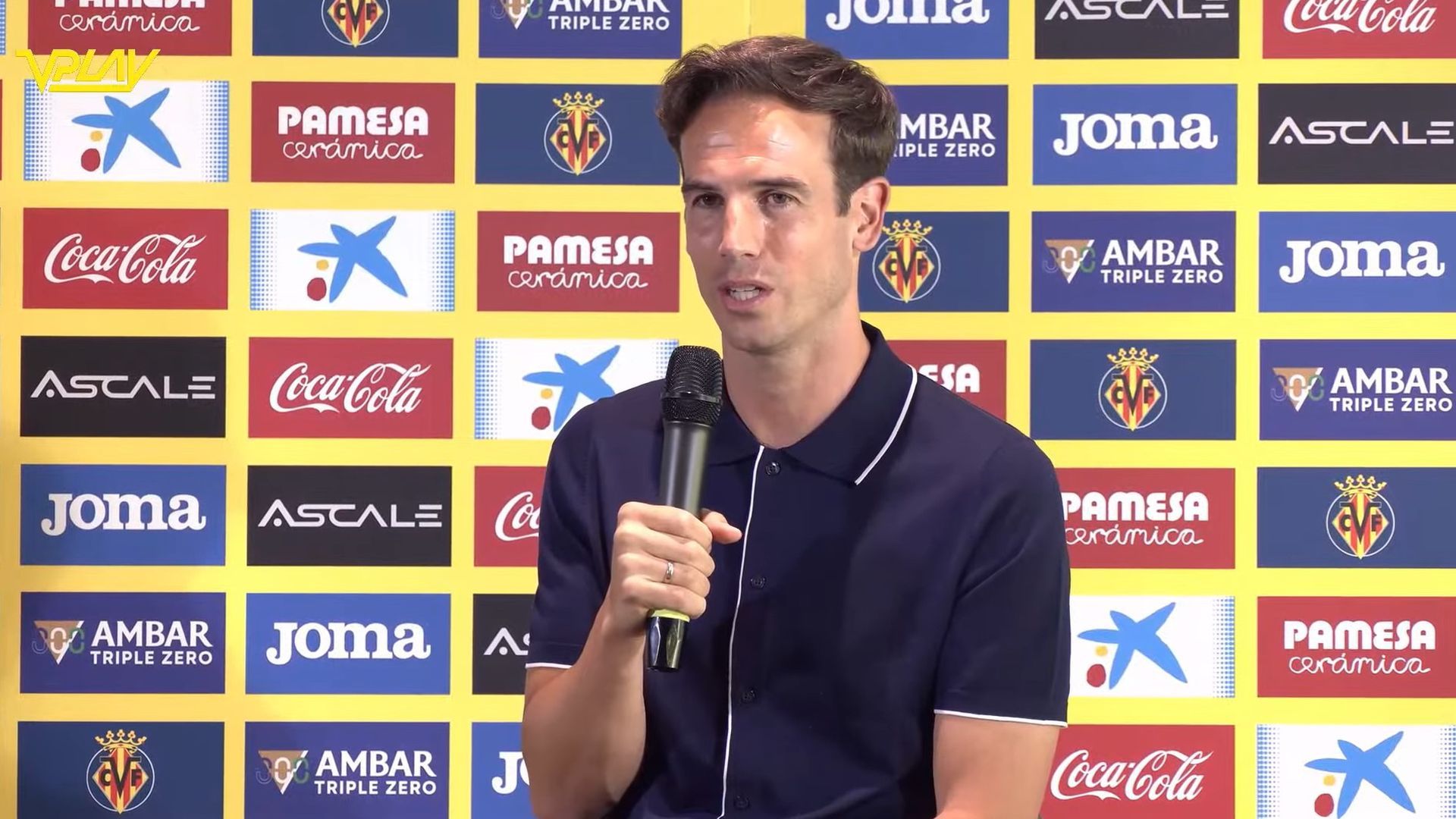 Iñigo Pérez, en su presentación con el Villarreal Iñigo Pérez, en su presentación con el Villarreal