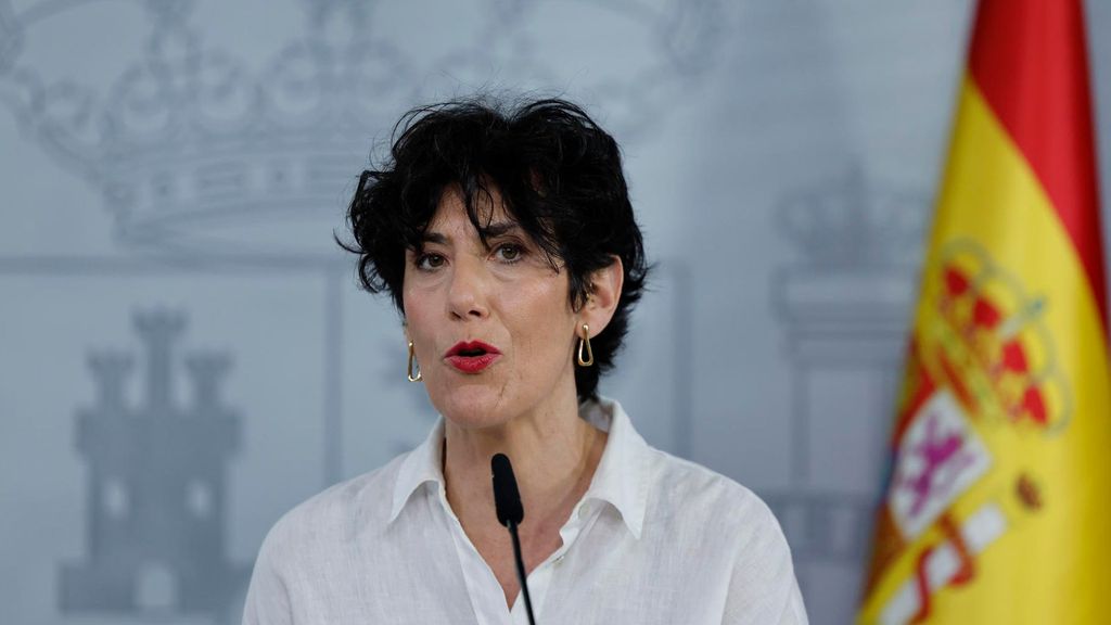 La portavoz del Gobierno, Elma Saiz sugiere que alguien está filtrando información judicial al PP: "No somos ingenuos"