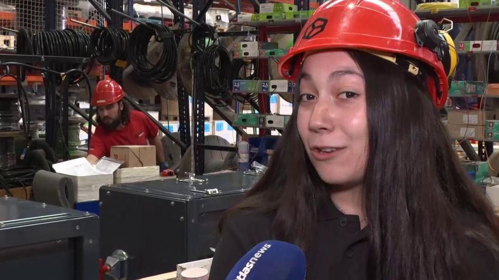 La otra cara del paro juvenil en mínimos: "Estoy buscando de Ingeniería, pero ahora trabajo en un restaurante"